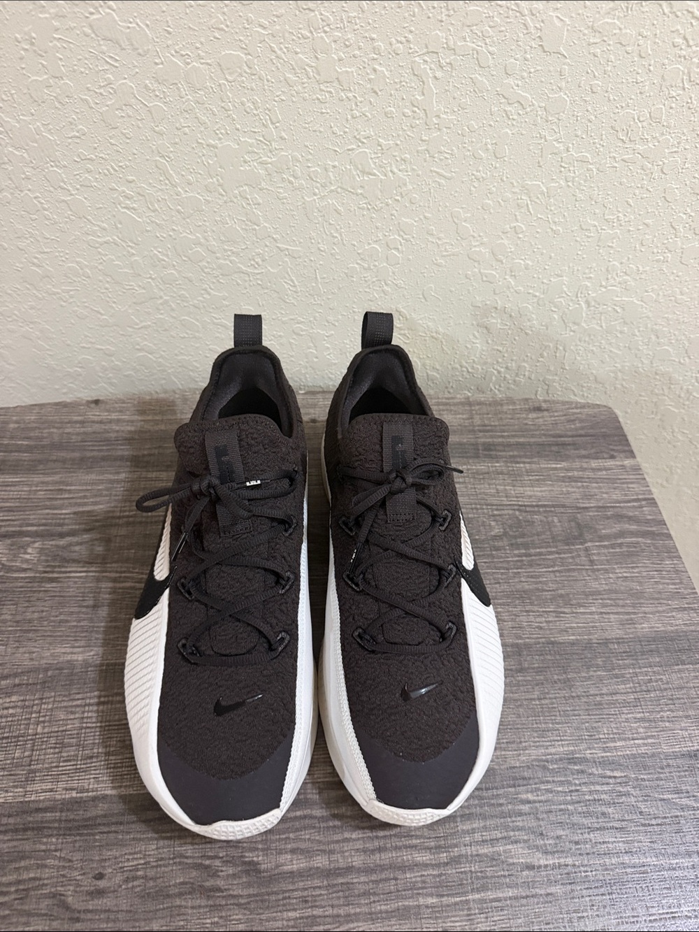 Nike Men’s Black and White Lightweight Knit Sneakers